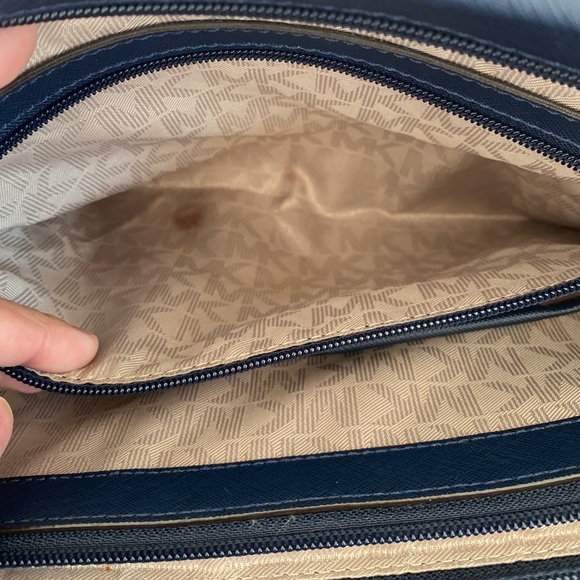 Michael Kors Navy Jet Set Travel Chain Tote Bag - Picture 7 of 8